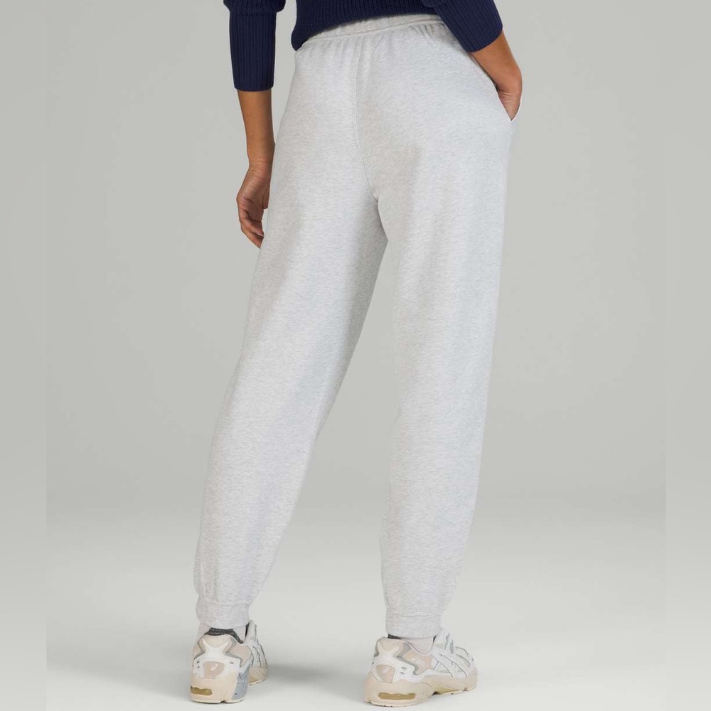 Lululemon Relaxed High-Rise Jogger in Heathered Core Ultra Light Grey - Picture 3 of 3